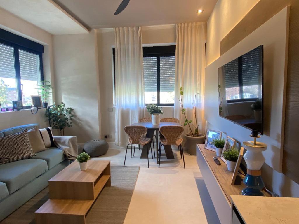 Apartamento ARTURO SORIA CON PISCINA y BAR Madrid Exterior foto