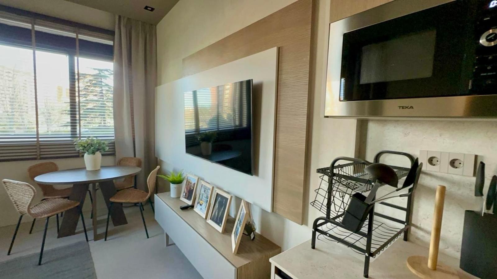 Apartamento ARTURO SORIA CON PISCINA y BAR Madrid Exterior foto